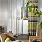 Horizontálně pruhované závěsy v kombinaci se záclonovými panely 1600x900